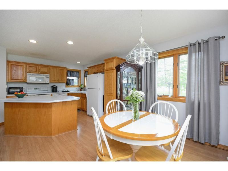 6261 Creekview Ln N, Brooklyn Park, MN 55443