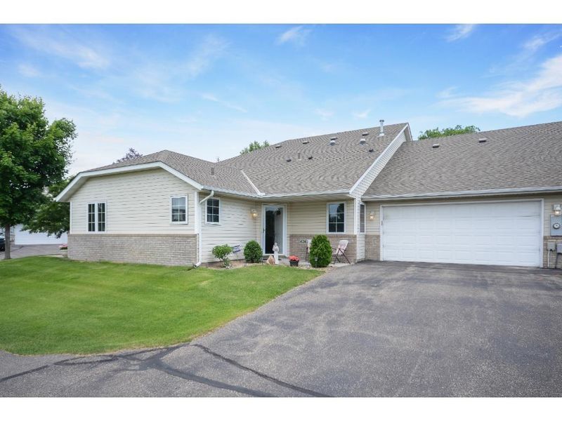 6261 Creekview Ln N, Brooklyn Park, MN 55443