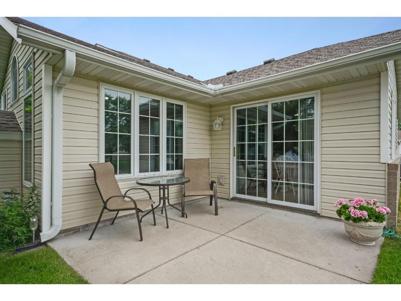6261 Creekview Ln N, Brooklyn Park, MN 55443
