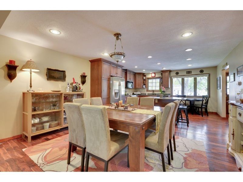 9725 Toledo Rd, Bloomington, MN 55437