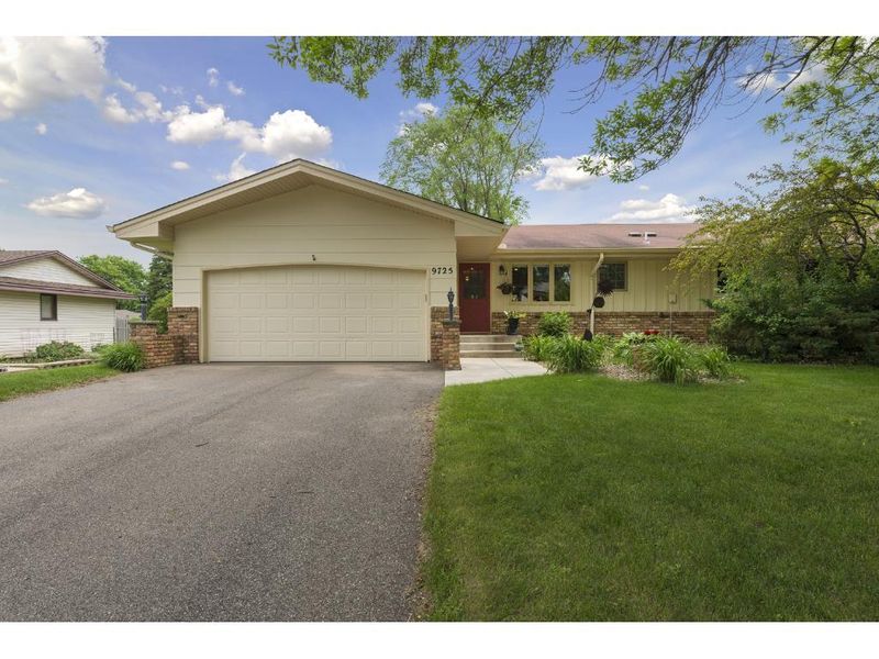 9725 Toledo Rd, Bloomington, MN 55437