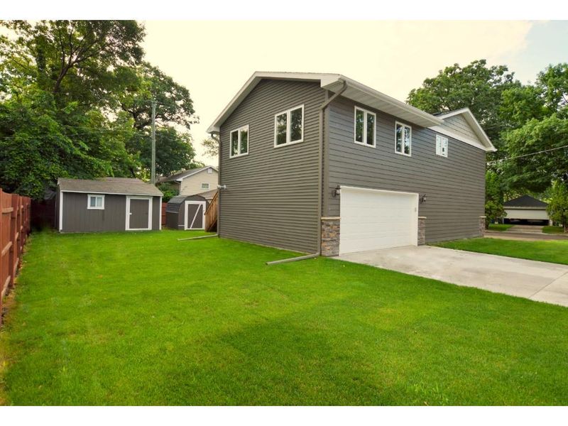 4628 Carlow Rd, Mound, MN 55364