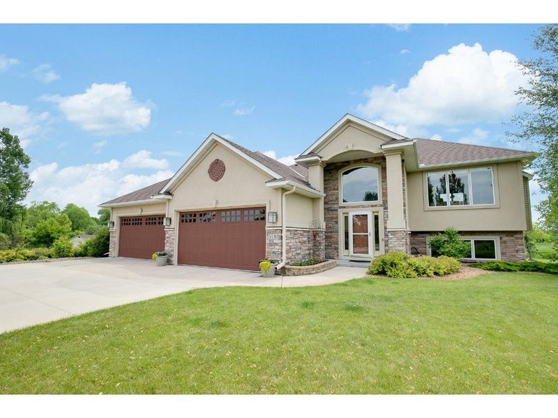 5130 Country Cir, Loretto, MN 55357