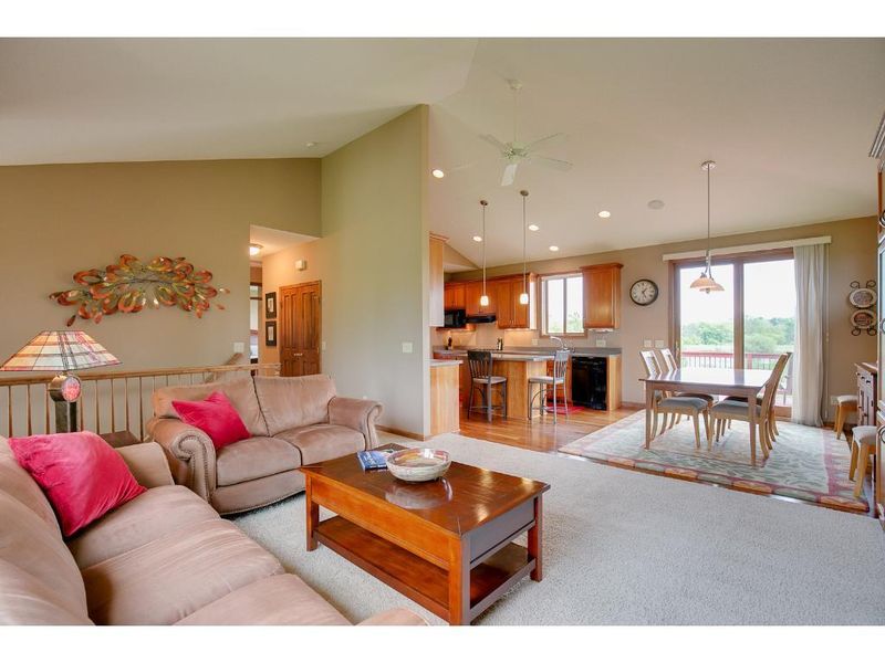 5130 Country Cir, Loretto, MN 55357