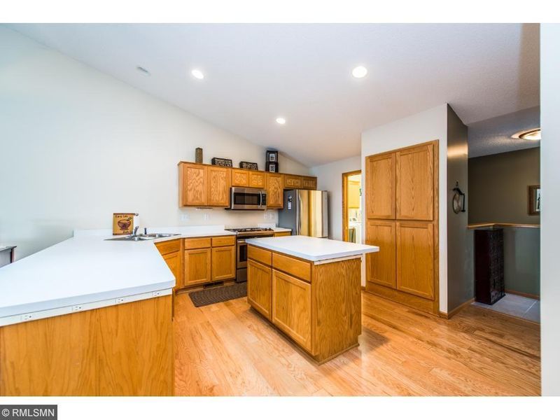 14220 Heritage Ln, Apple Valley, MN 55124
