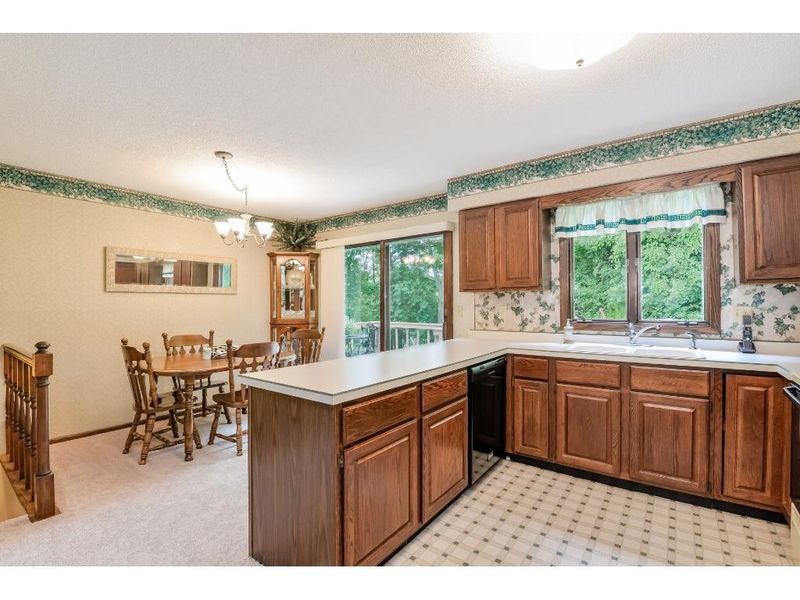 2240 Leonard Ct, Saint Paul, MN 55119