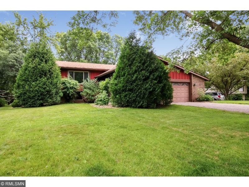 9690 Lord Ct, Eden Prairie, MN 55347