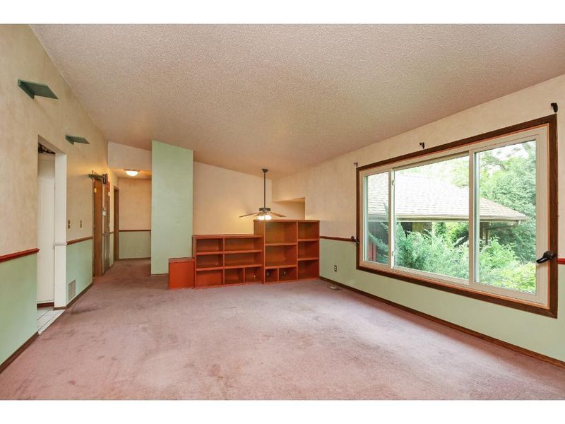 9690 Lord Ct, Eden Prairie, MN 55347