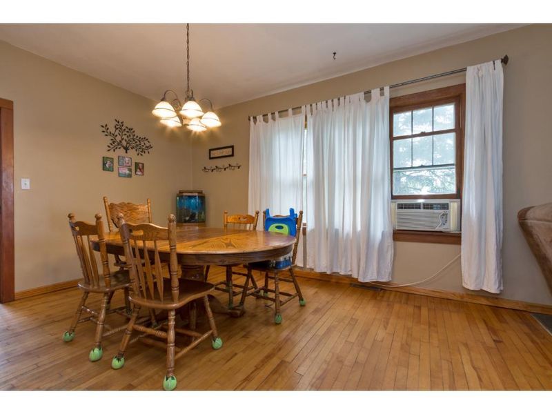 902 4th St NE, Staples, MN 56479