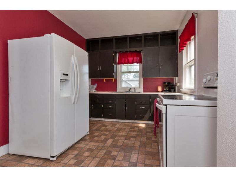 902 4th St NE, Staples, MN 56479