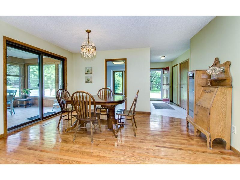 7416 Parkview Dr, Mounds View, MN 55112