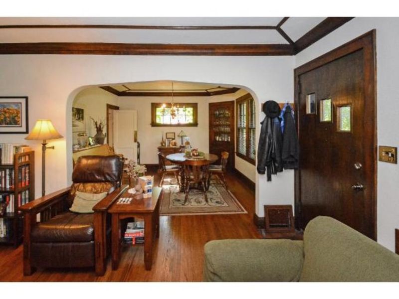 422 Mount Curve Blvd, Saint Paul, MN 55105
