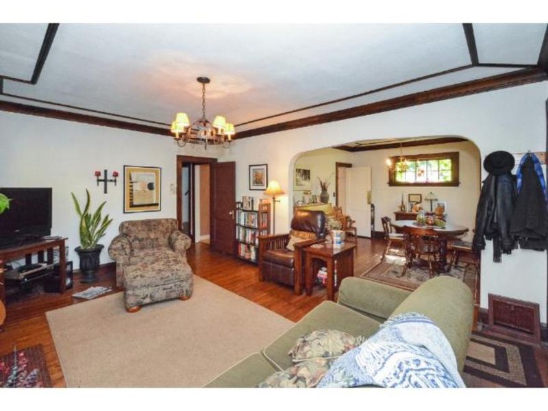 422 Mount Curve Blvd, Saint Paul, MN 55105