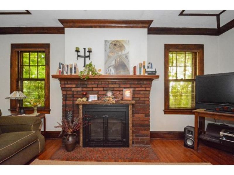 422 Mount Curve Blvd, Saint Paul, MN 55105