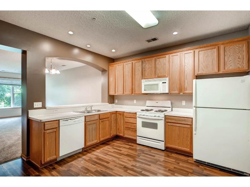 8455 Forestview Ln N #13, Maple Grove, MN 55369
