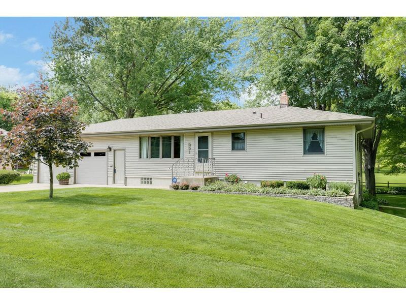 551 Labore Rd, Little Canada, MN 55117