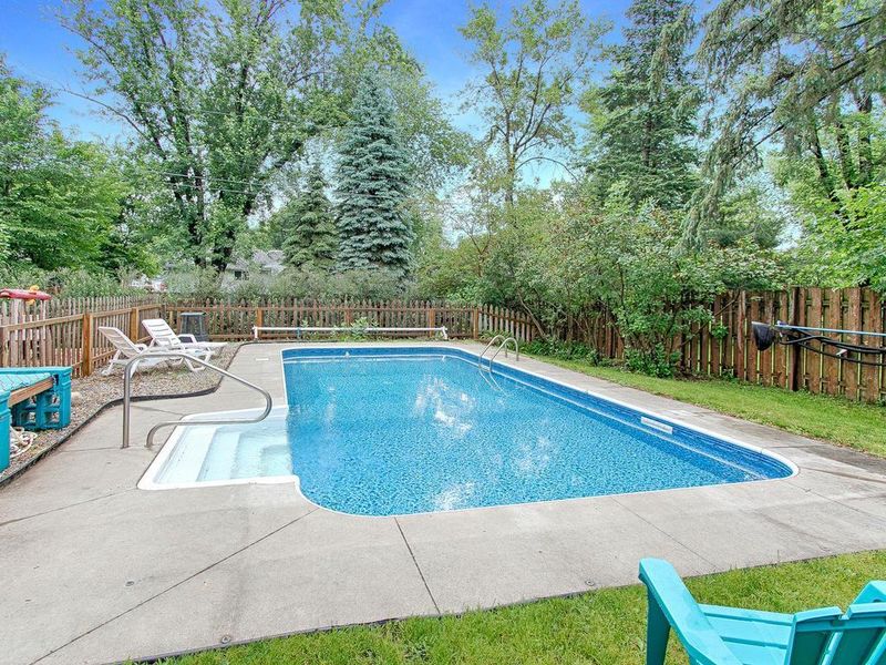 2806 Nash Rd, Brooklyn Center, MN 55430