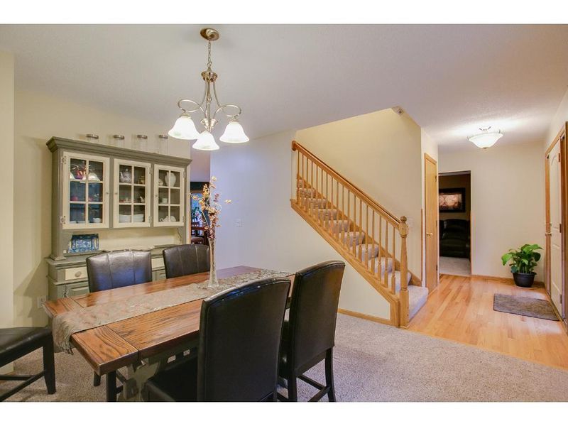2551 Cypress St, Maplewood, MN 55109
