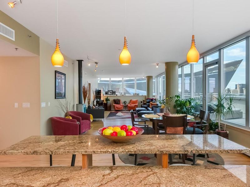 215 10th Ave S #724, Minneapolis, MN 55415
