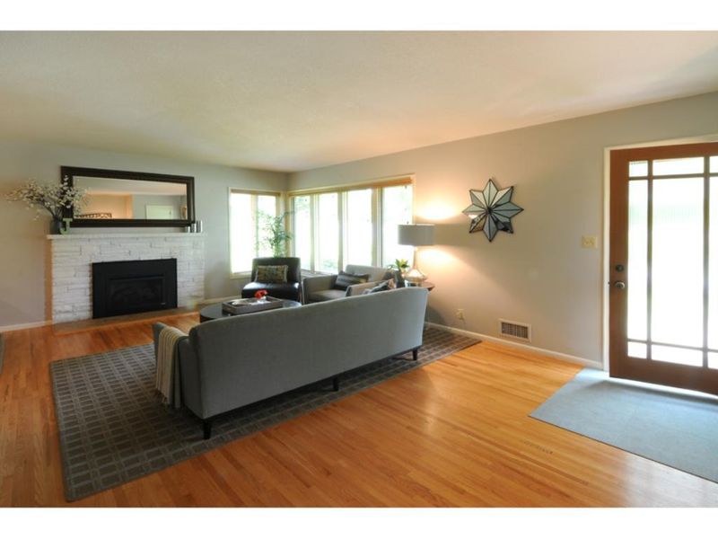 1601 Spring Valley Rd, Golden Valley, MN 55422