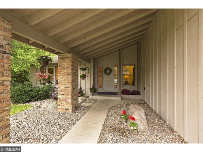 10313 Stanley Cir, Bloomington, MN 55437