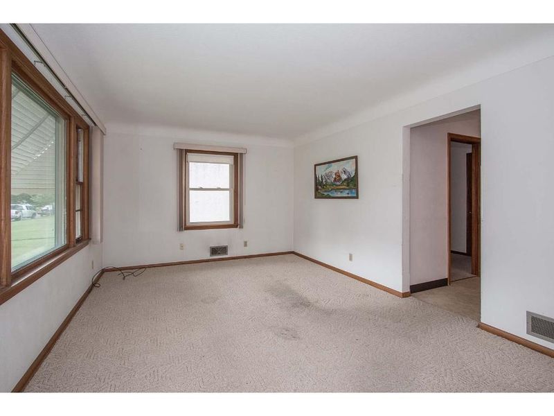 491 Nebraska Ave E, Saint Paul, MN 55130
