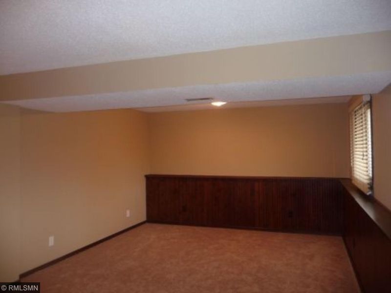 1051 Wedgewood Ln N, Eagan, MN 55123