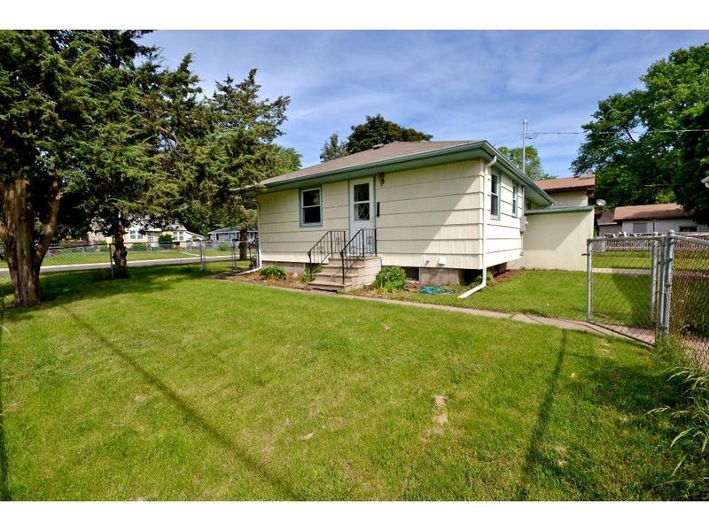 6700 Ewing Ave N, Brooklyn Center, MN 55429