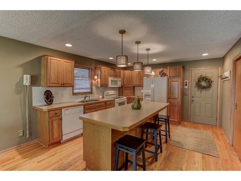 1200 Honeysuckle Ln, Hastings, MN 55033