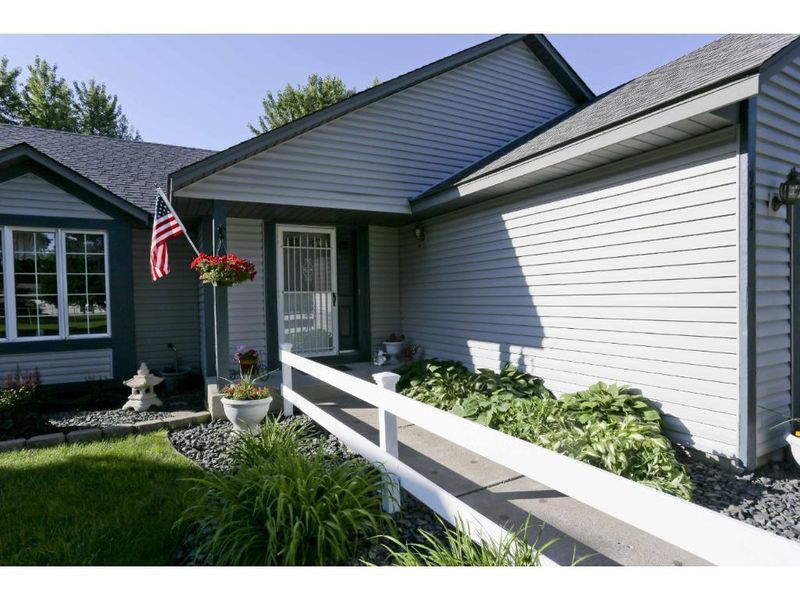 9727 84th St S, Cottage Grove, MN 55016