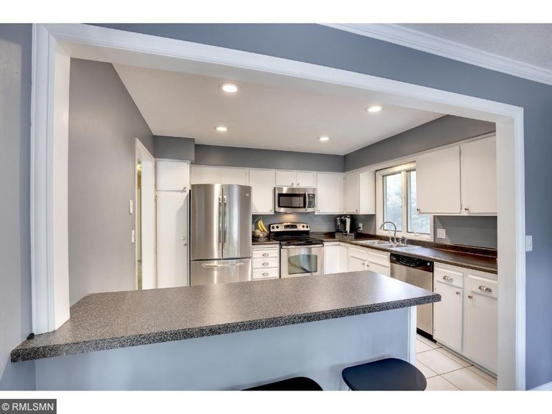 8506 Darnel Rd, Eden Prairie, MN 55347