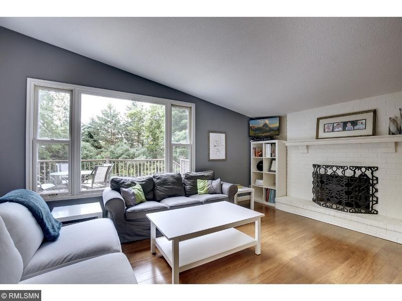 8506 Darnel Rd, Eden Prairie, MN 55347