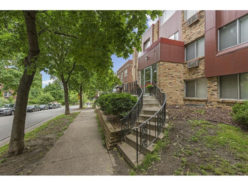 520 Ridgewood Ave #6, Minneapolis, MN 55403