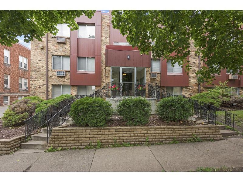 520 Ridgewood Ave #6, Minneapolis, MN 55403
