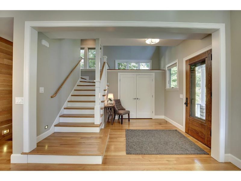 694 Lincoln Ave, Saint Paul, MN 55105