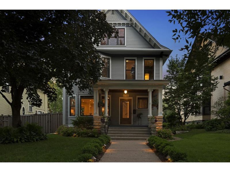 694 Lincoln Ave, Saint Paul, MN 55105