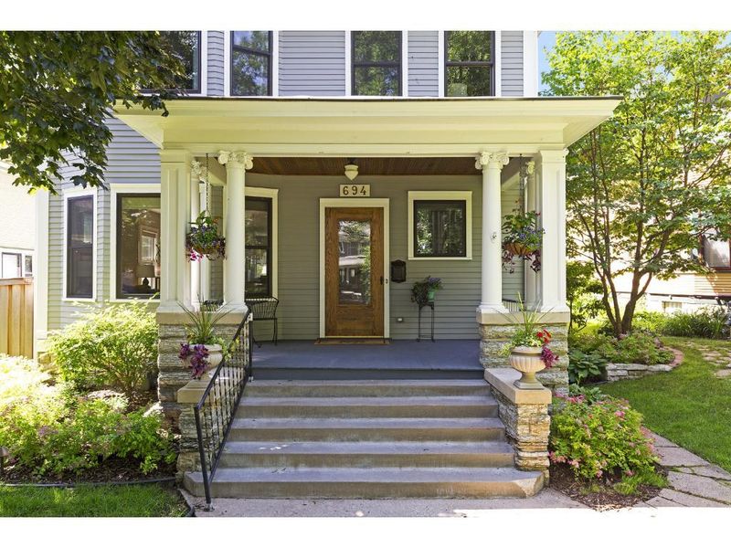 694 Lincoln Ave, Saint Paul, MN 55105