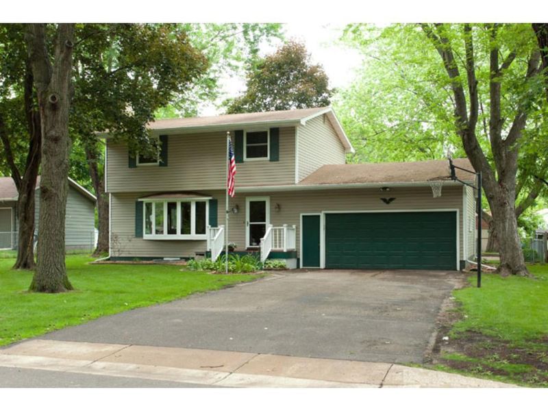 11527 9th Ave NW, Coon Rapids, MN 55433