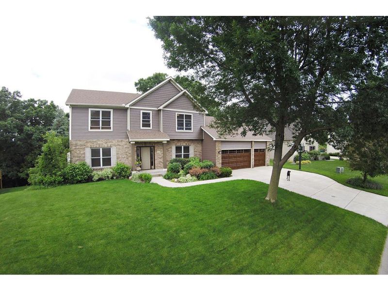 728 Henslow Ave N, Oakdale, MN 55128