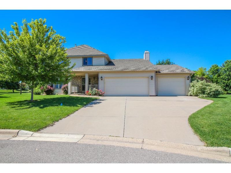 3812 Iris Cir, Burnsville, MN 55337