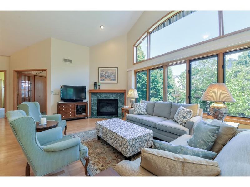 14721 Hillside Ct, Burnsville, MN 55306