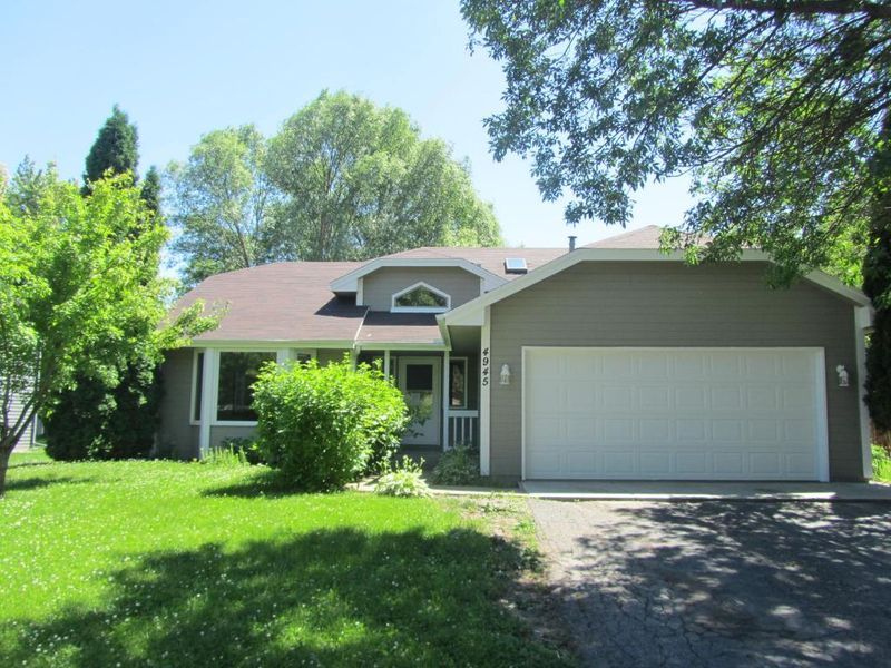 4945 Aspen Dr, Savage, MN 55378