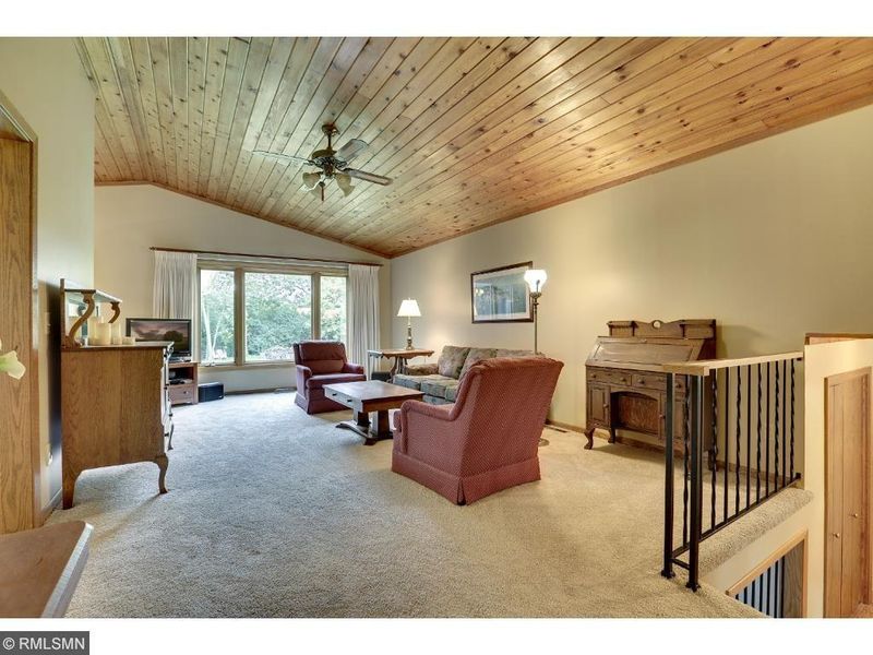 5889 Three Oaks Ave, Maple Plain, MN 55359