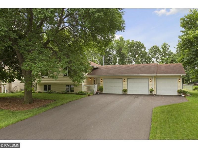 5889 Three Oaks Ave, Maple Plain, MN 55359
