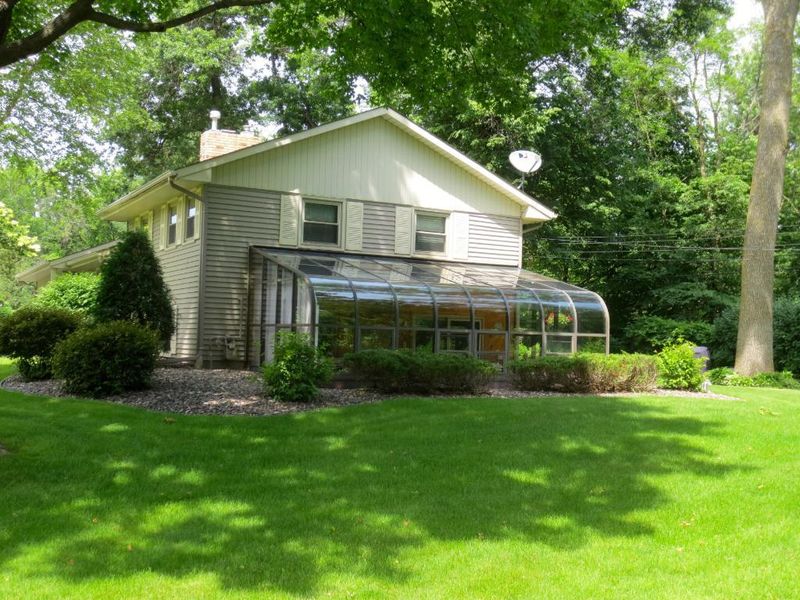 306 Kenmar Cir, Minnetonka, MN 55305