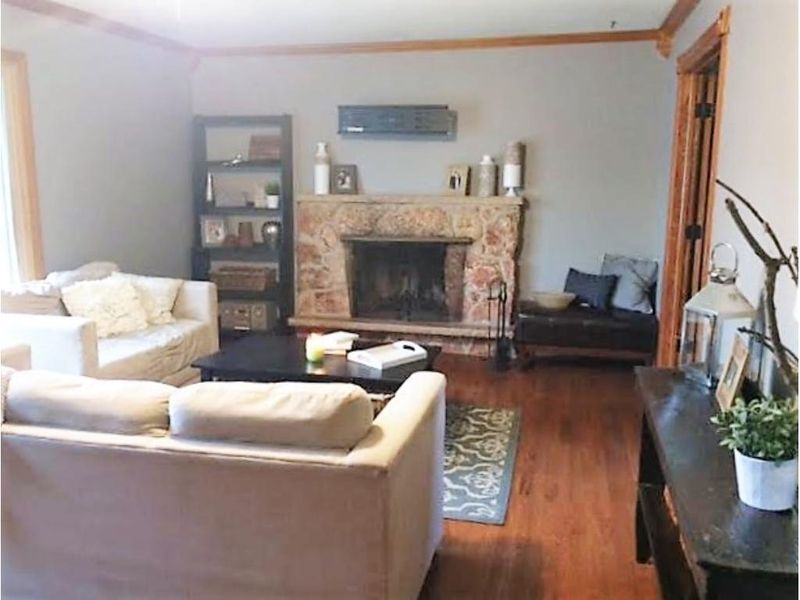 1009 W 90th St, Bloomington, MN 55420