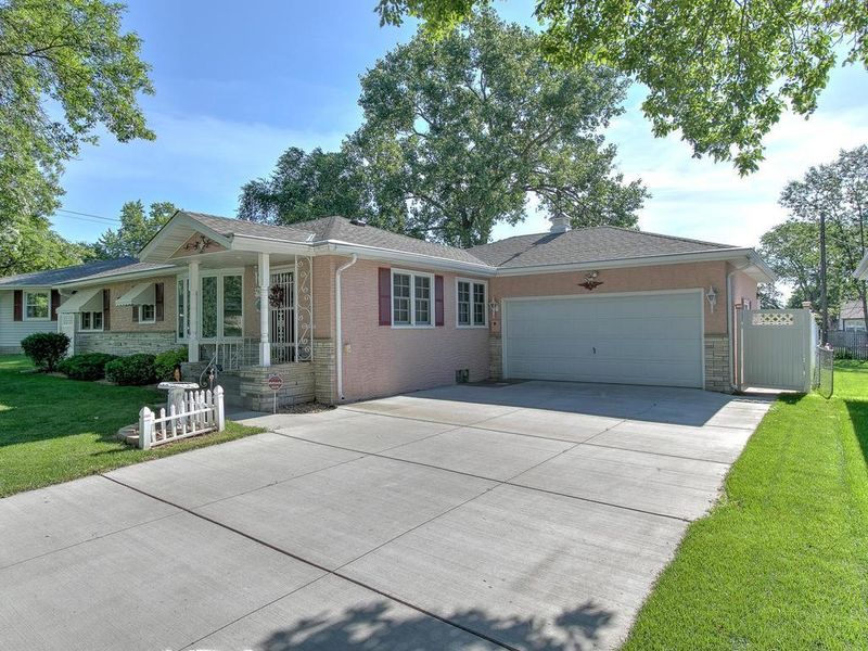 4848 Louisiana Ave N, Crystal, MN 55428