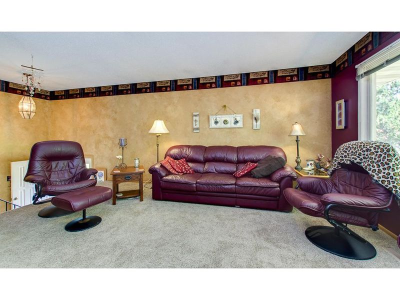 6919 Macbeth Cir, Woodbury, MN 55125