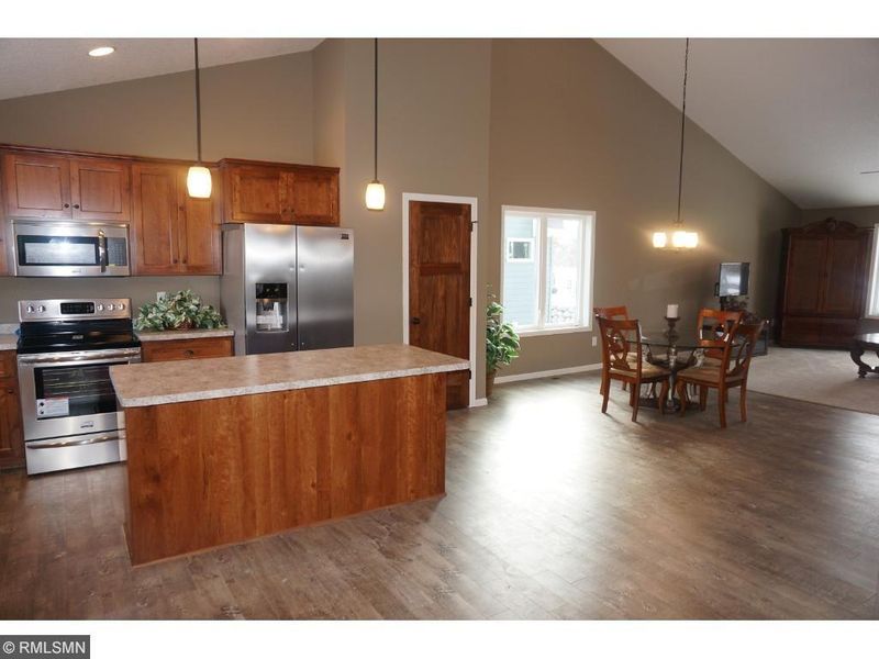 11772 Erskin Cir, Blaine, MN 55449