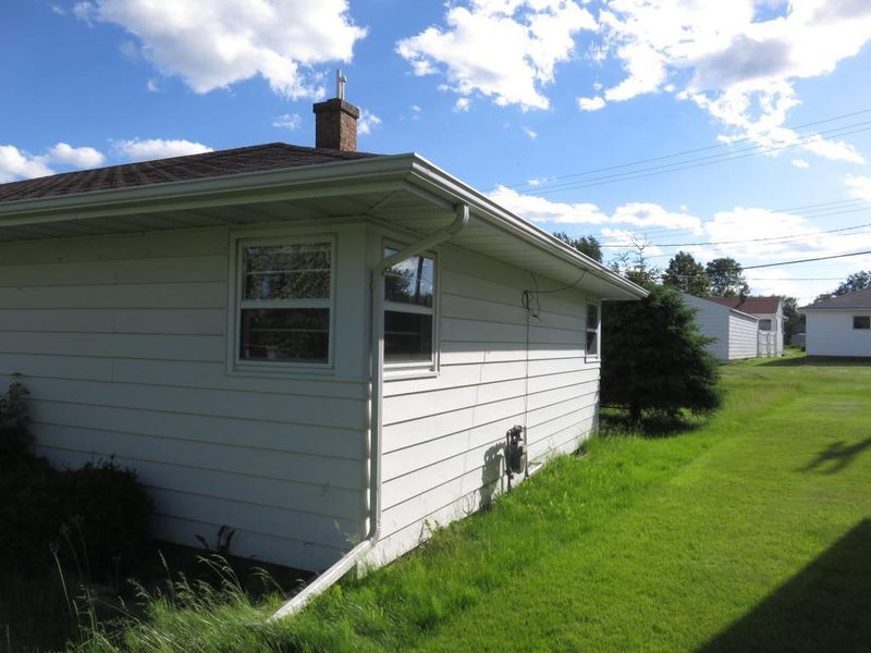 3223 Outer Dr, Hibbing, MN 55746